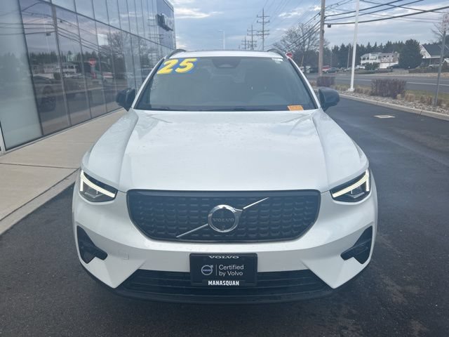 Certified 2025 Volvo XC40 B5 Plus AWD/4WD image 7