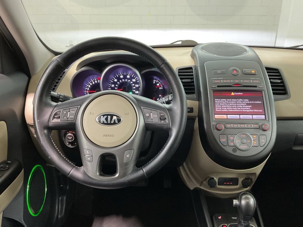 Used 2013 Kia Soul ! w/ Premium Pkg FWD image 8