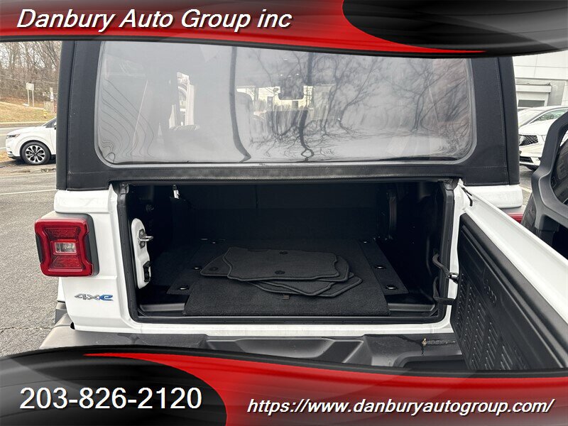 Used 2022 Jeep Wrangler Unlimited Sahara w/ Cold Weather Group AWD/4WD image 14