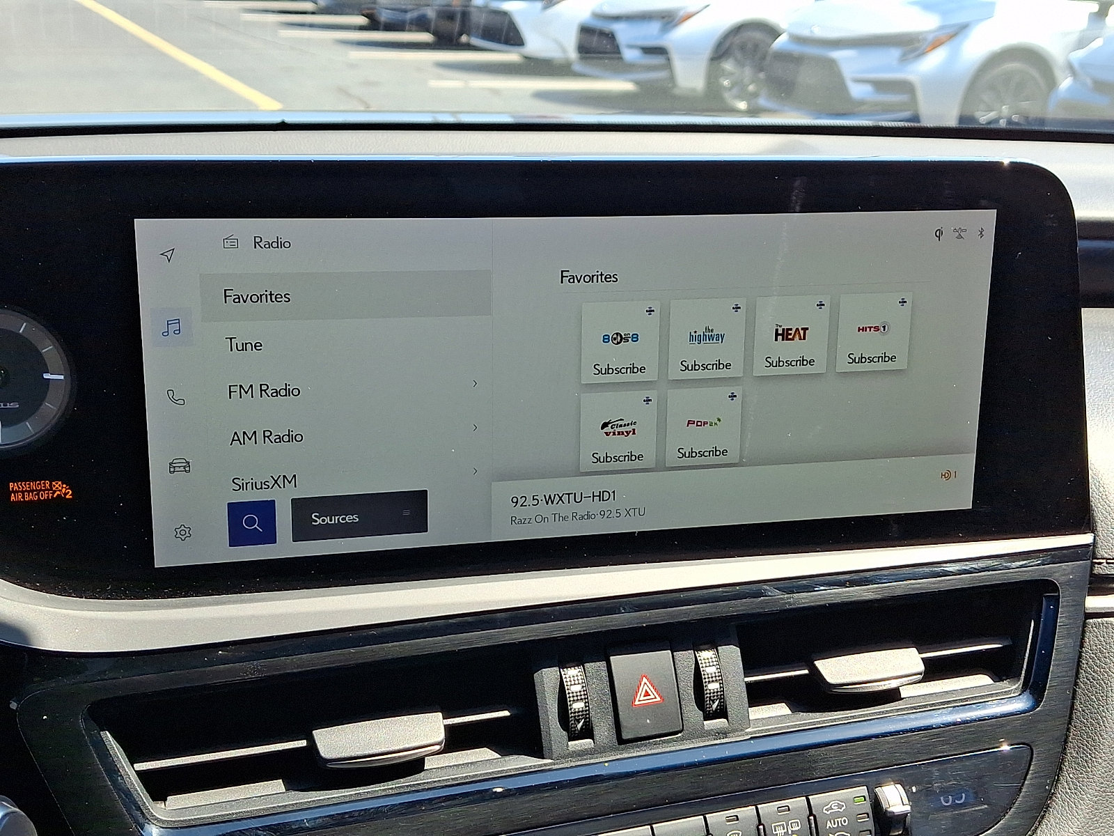 Used 2024 Lexus ES 300h w/ Technology Package image 17