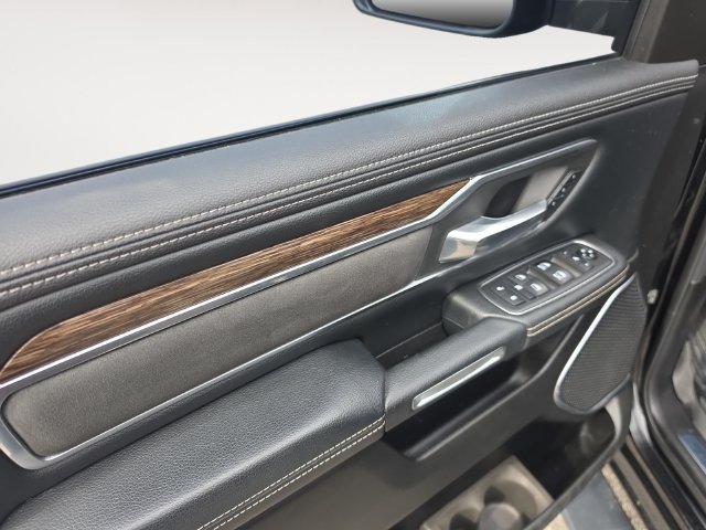 Used 2019 RAM 1500 Laramie AWD/4WD image 10