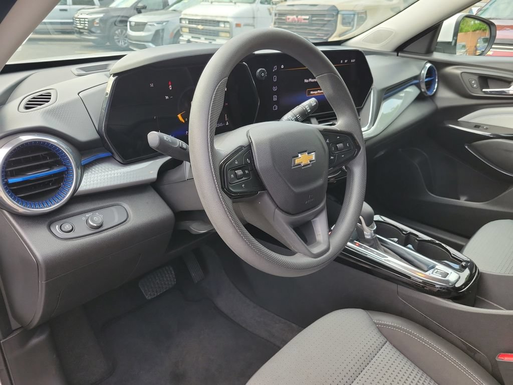 Used 2025 Chevrolet Trax LT FWD image 21