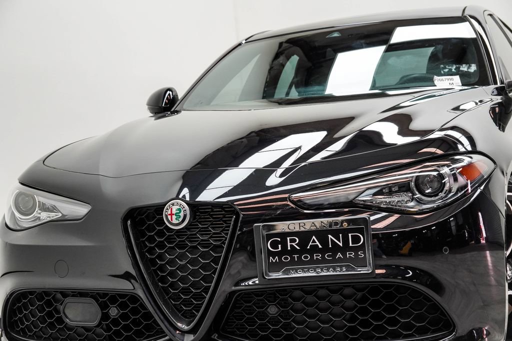 Used 2023 Alfa Romeo Giulia Veloce image 2