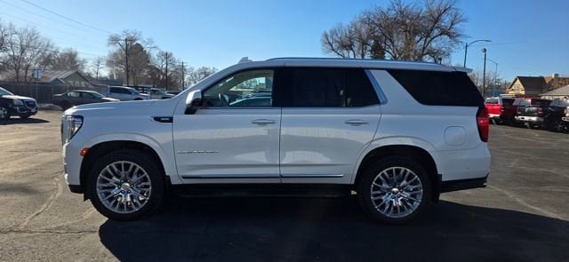Used 2024 GMC Yukon Denali w/ Advanced Technology Package AWD/4WD image 4