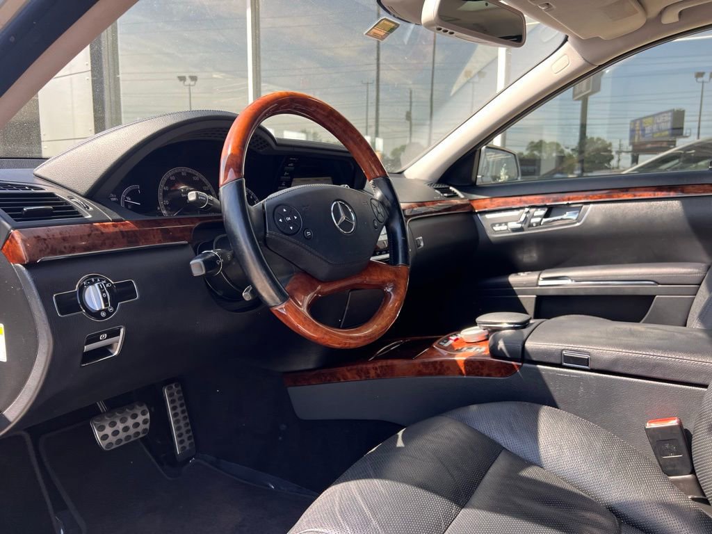 Used 2010 Mercedes-Benz S 550 image 2