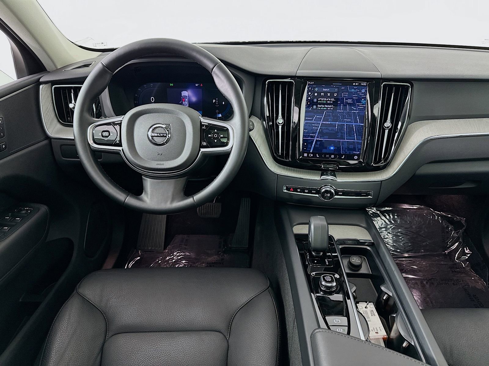 Used 2025 Volvo XC60 B5 Plus image 23