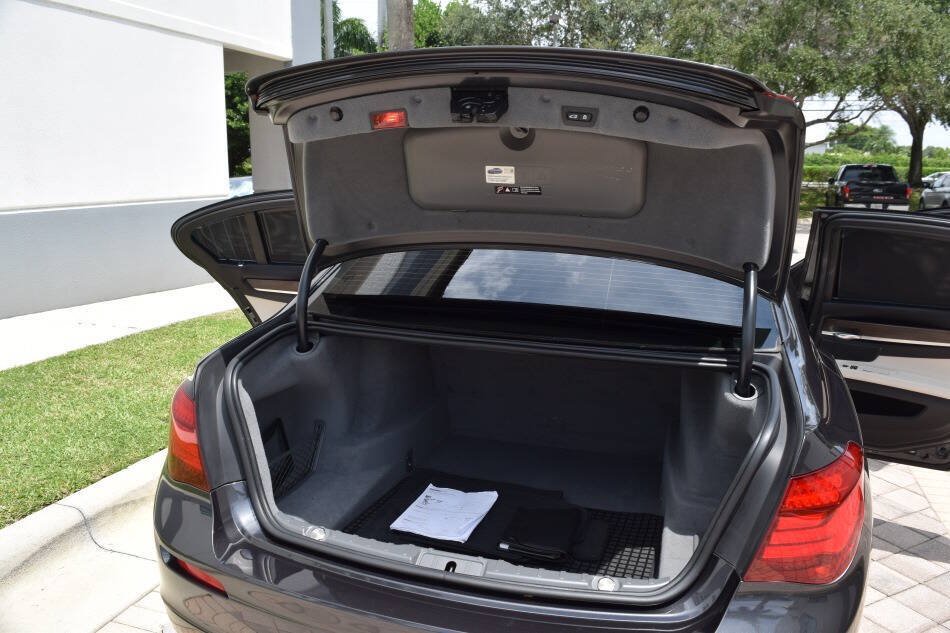 Used 2015 BMW 750i RWD image 80