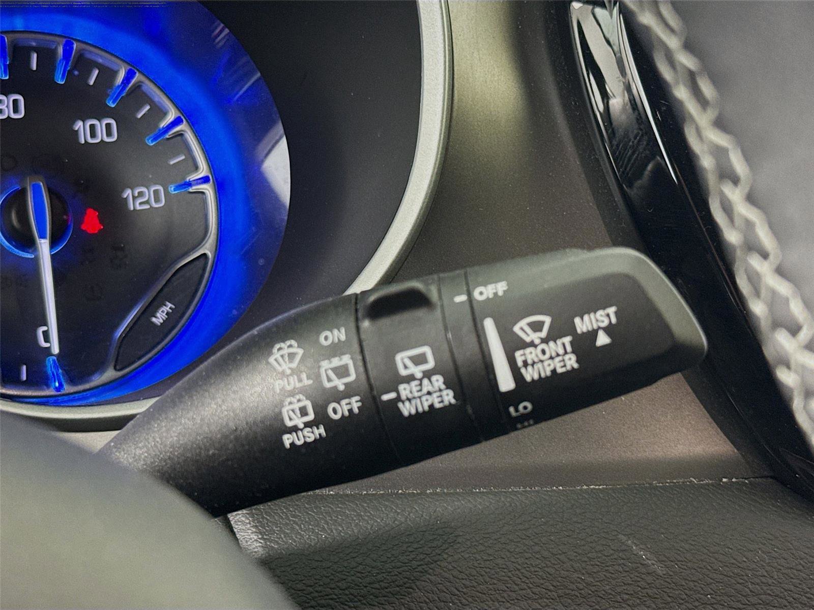 Used 2025 Chrysler Pacifica Select image 7