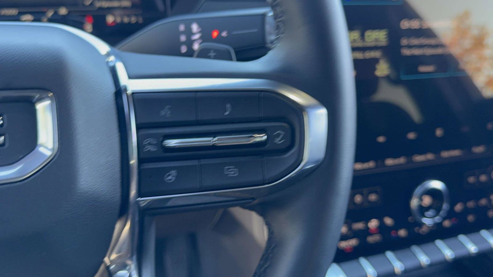 Used 2025 GMC Acadia Elevation image 15