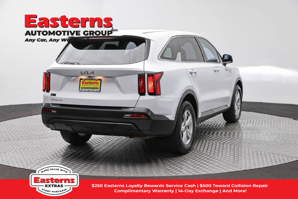 Used 2023 Kia Sorento LX FWD image 6