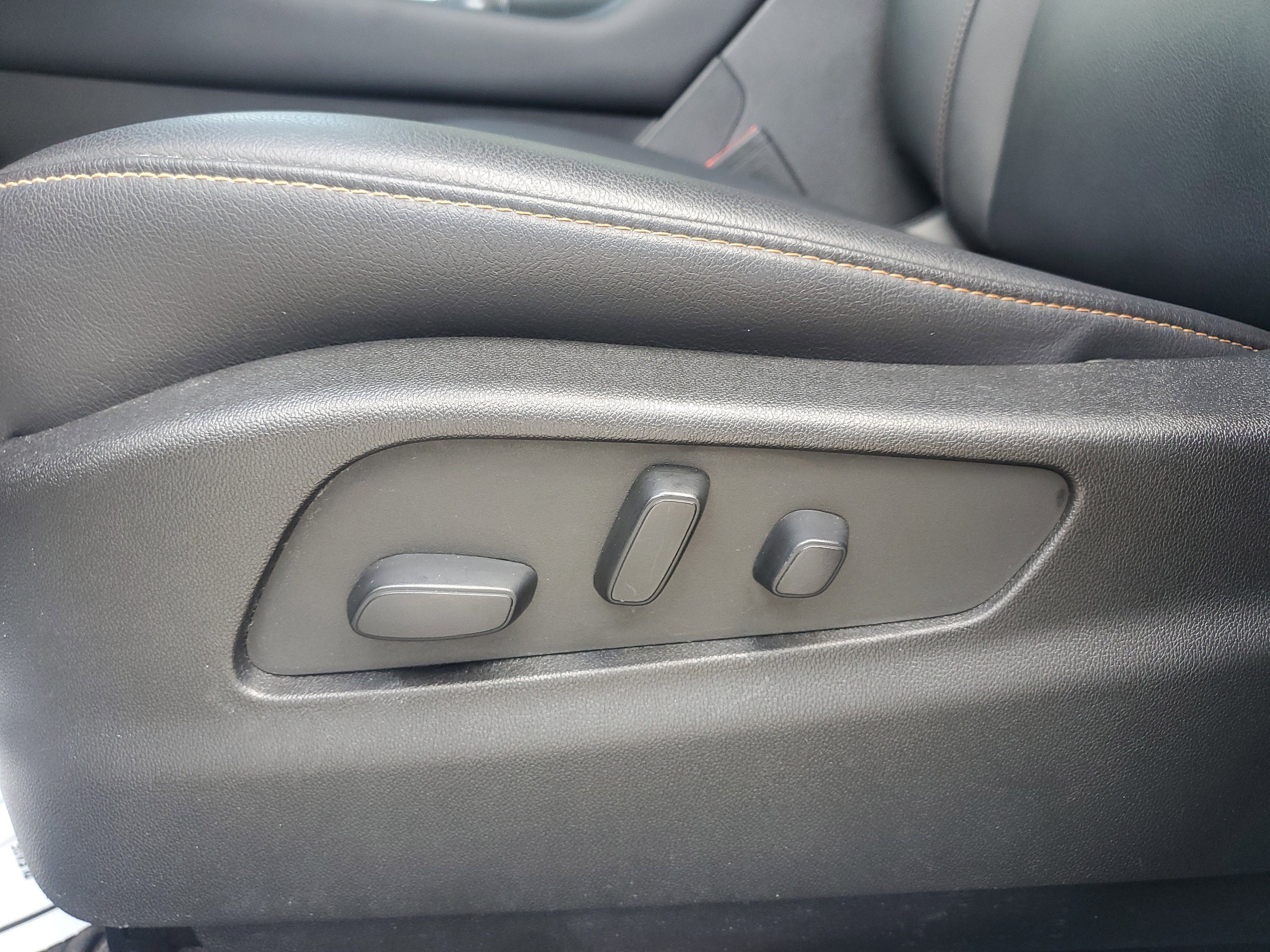 Used 2022 Cadillac XT4 Sport w/ Cold Weather Package image 19