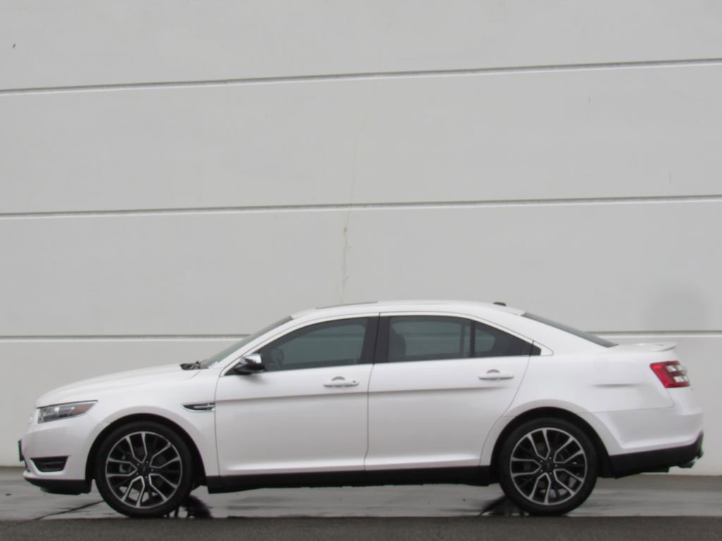 Used 2018 Ford Taurus Limited AWD/4WD image 4