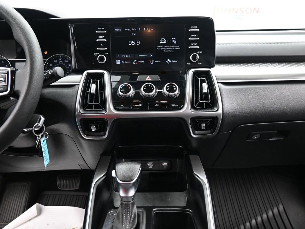Used 2023 Kia Sorento LX image 22