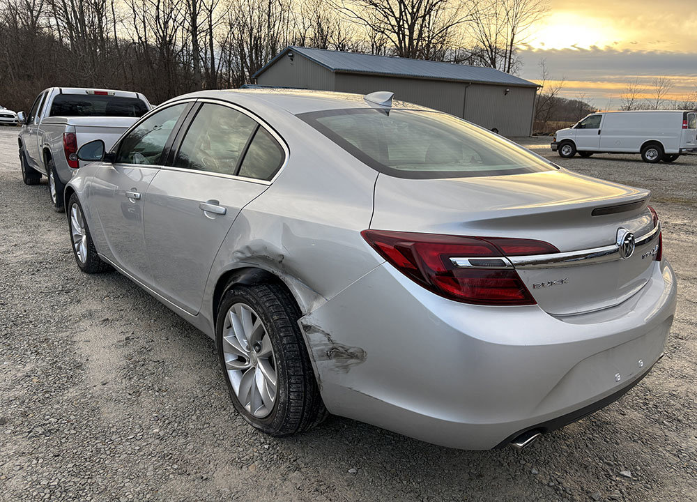 Used 2017 Buick Regal AWD image 1