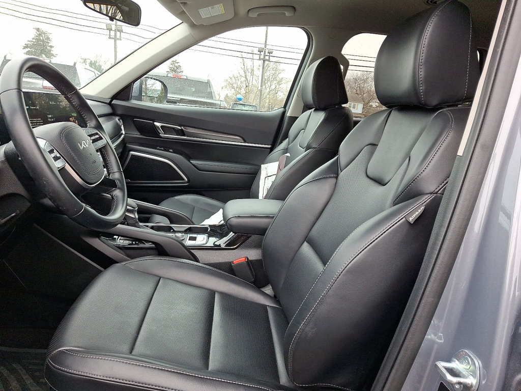 Used 2024 Kia Telluride LX image 23