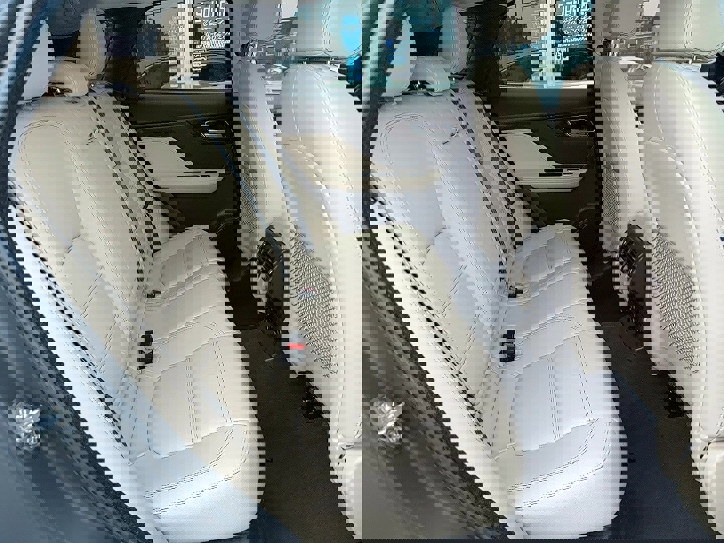 Used 2018 Jaguar F-PACE Prestige image 27