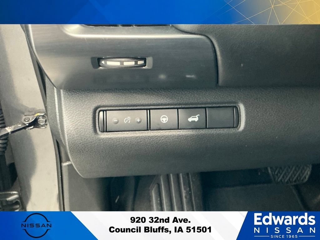 Used 2025 Nissan Pathfinder SL AWD/4WD image 27