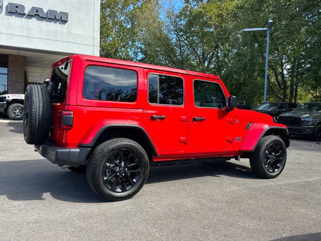 Used 2025 Jeep Wrangler Unlimited Sahara w/ Safety Group AWD/4WD image 17
