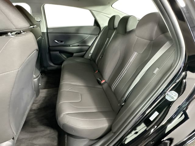 Used 2026 Hyundai Elantra Hybrid FWD image 23