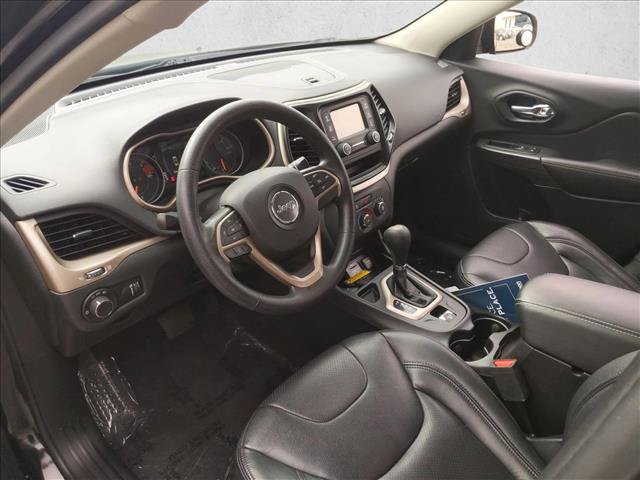 Used 2016 Jeep Cherokee Sport FWD image 10
