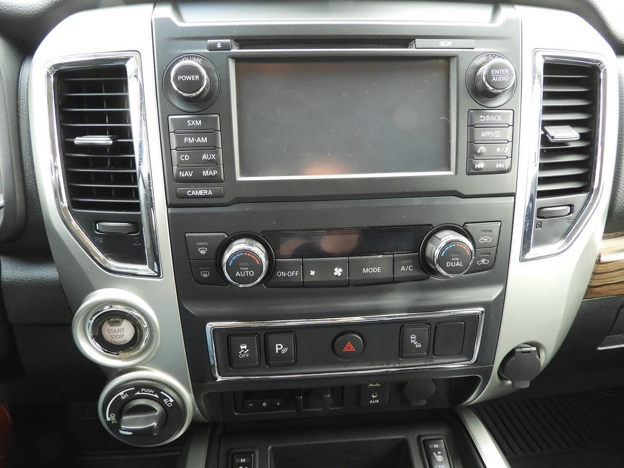 Used 2018 Nissan Titan SL w/ Chrome Package image 37