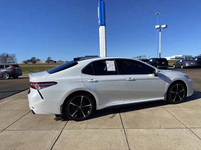 Used 2020 Toyota Camry XSE image 11