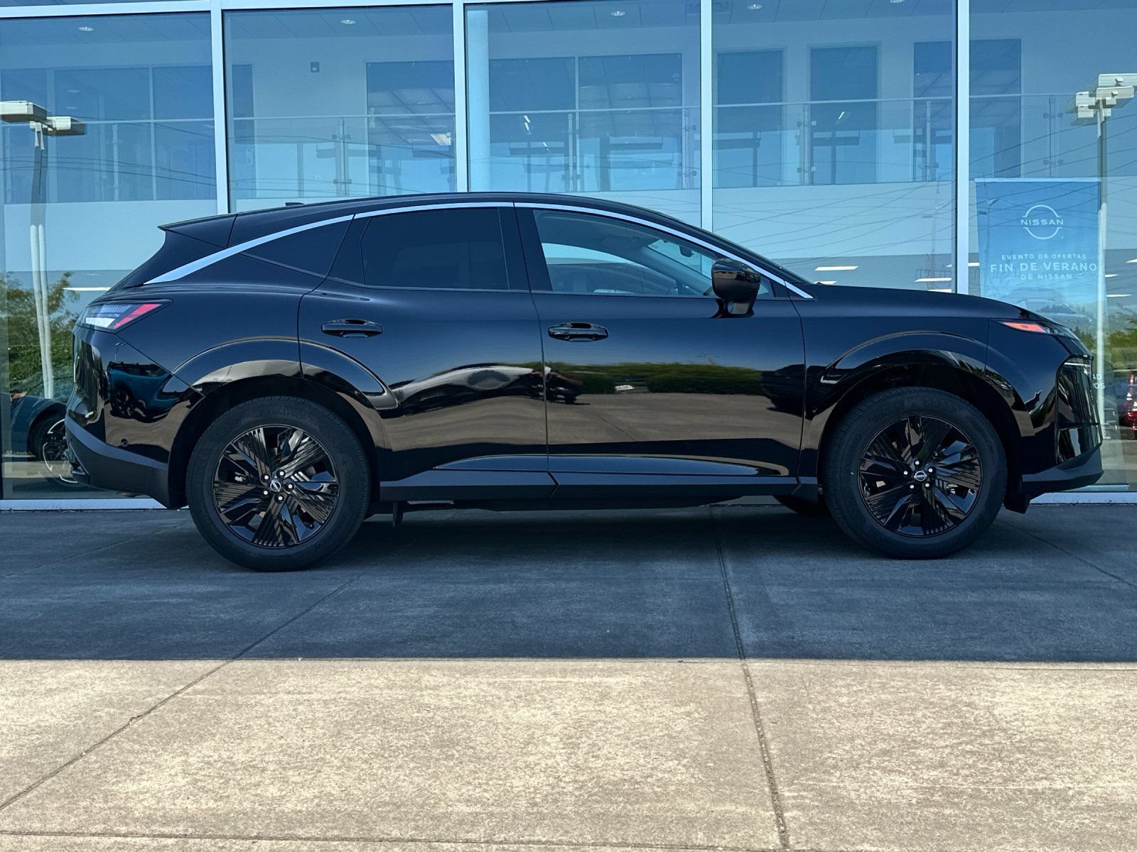 Certified 2025 Nissan Murano SV AWD/4WD image 2