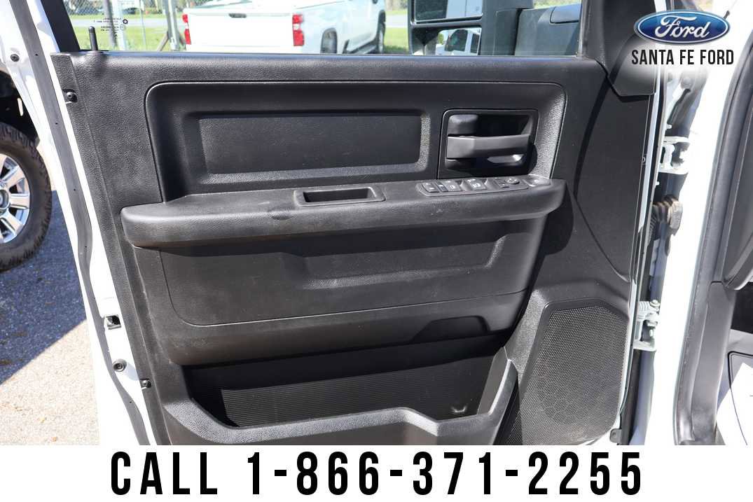 Used 2024 RAM 3500 Tradesman w/ Chrome Appearance Group image 6