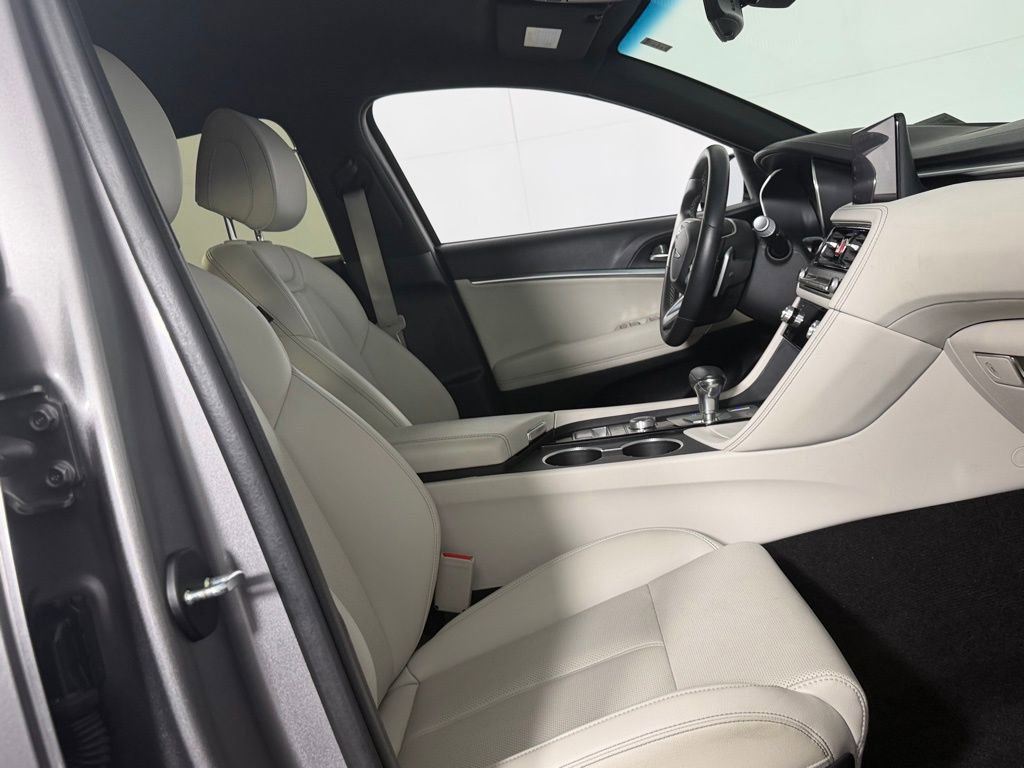 Used 2025 Genesis G70 2.5T image 31