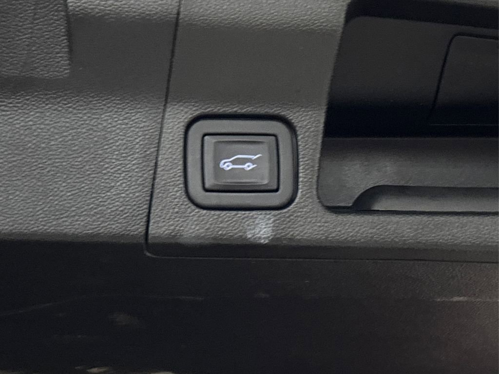 Used 2023 GMC Acadia SLE w/ Driver Convenience Package image 14