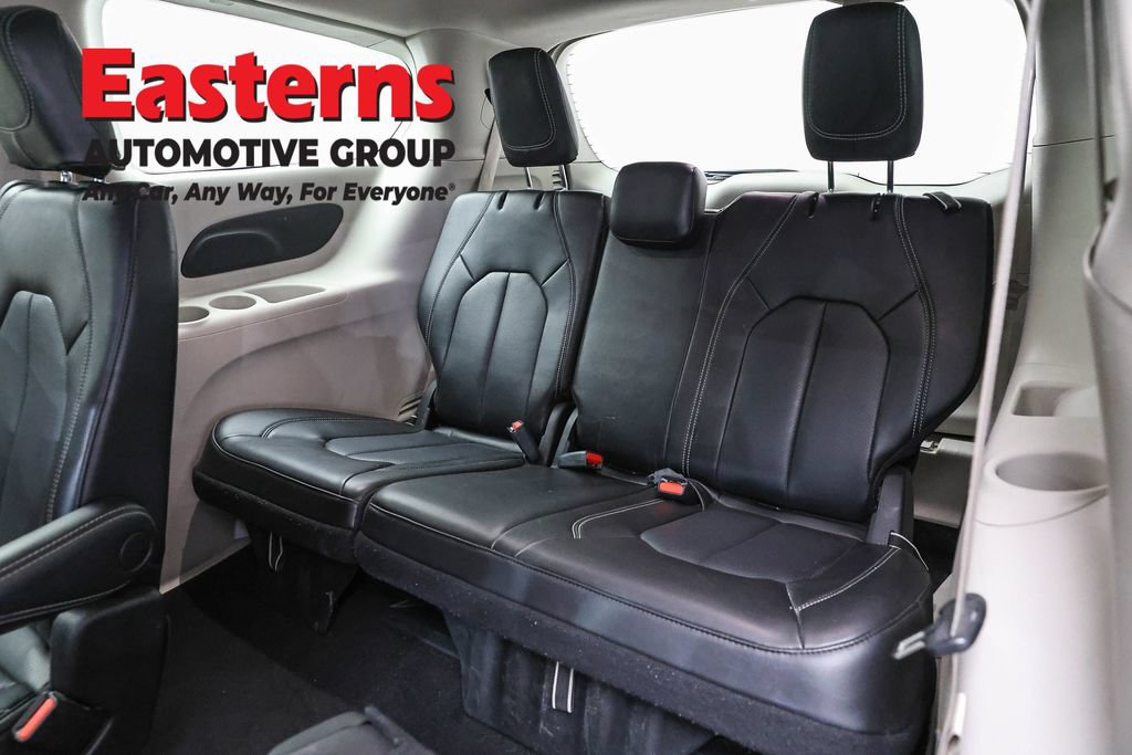 Used 2023 Chrysler Pacifica Touring-L FWD image 26