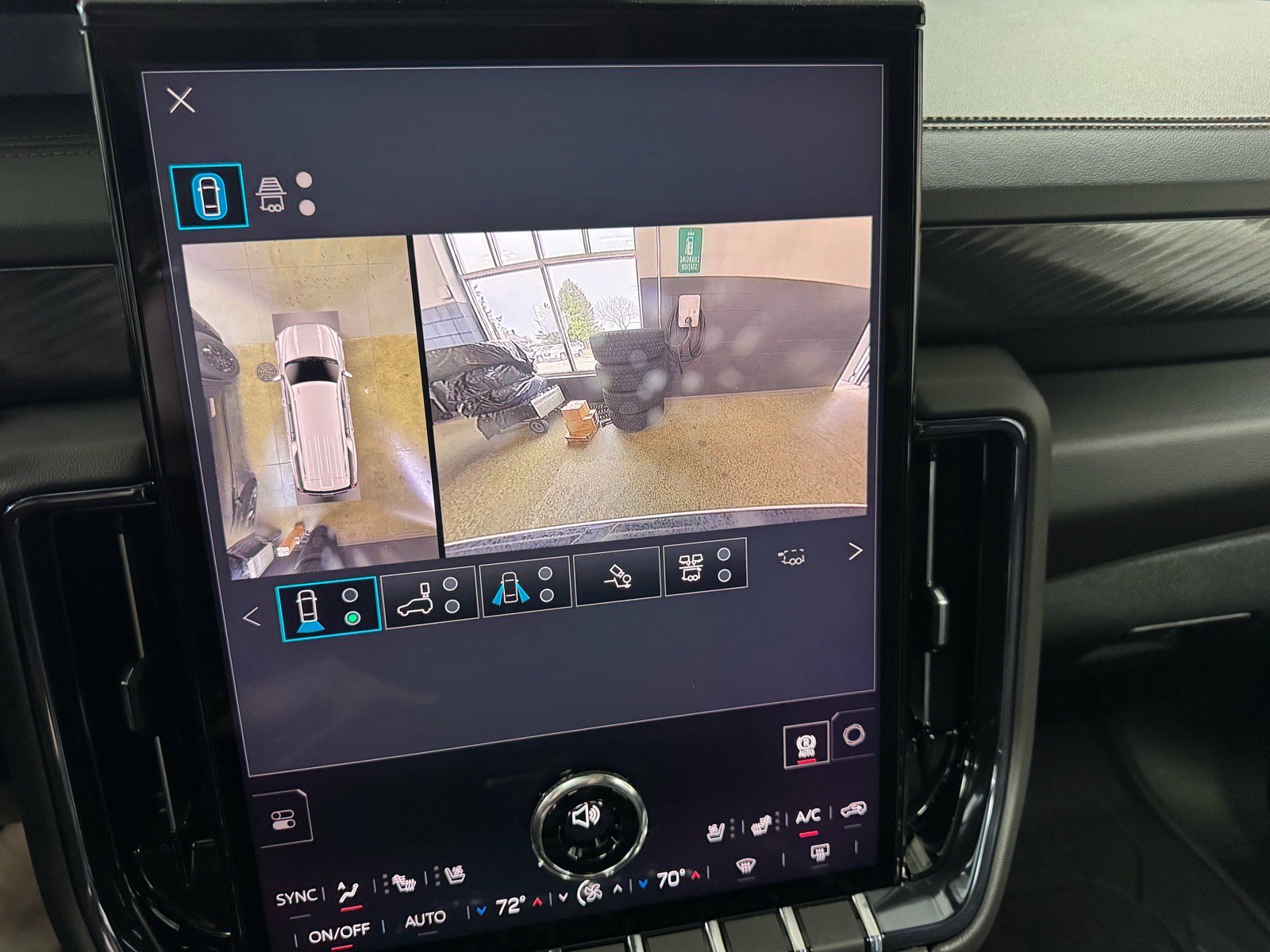 New 2026 GMC Yukon XL AT4 w/ AT4 Premium Plus Package AWD/4WD image 28