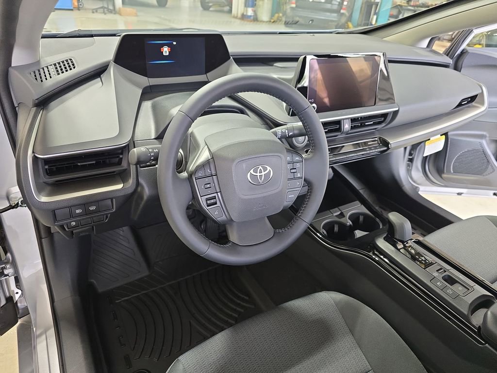 Used 2026 Toyota Prius LE FWD image 17