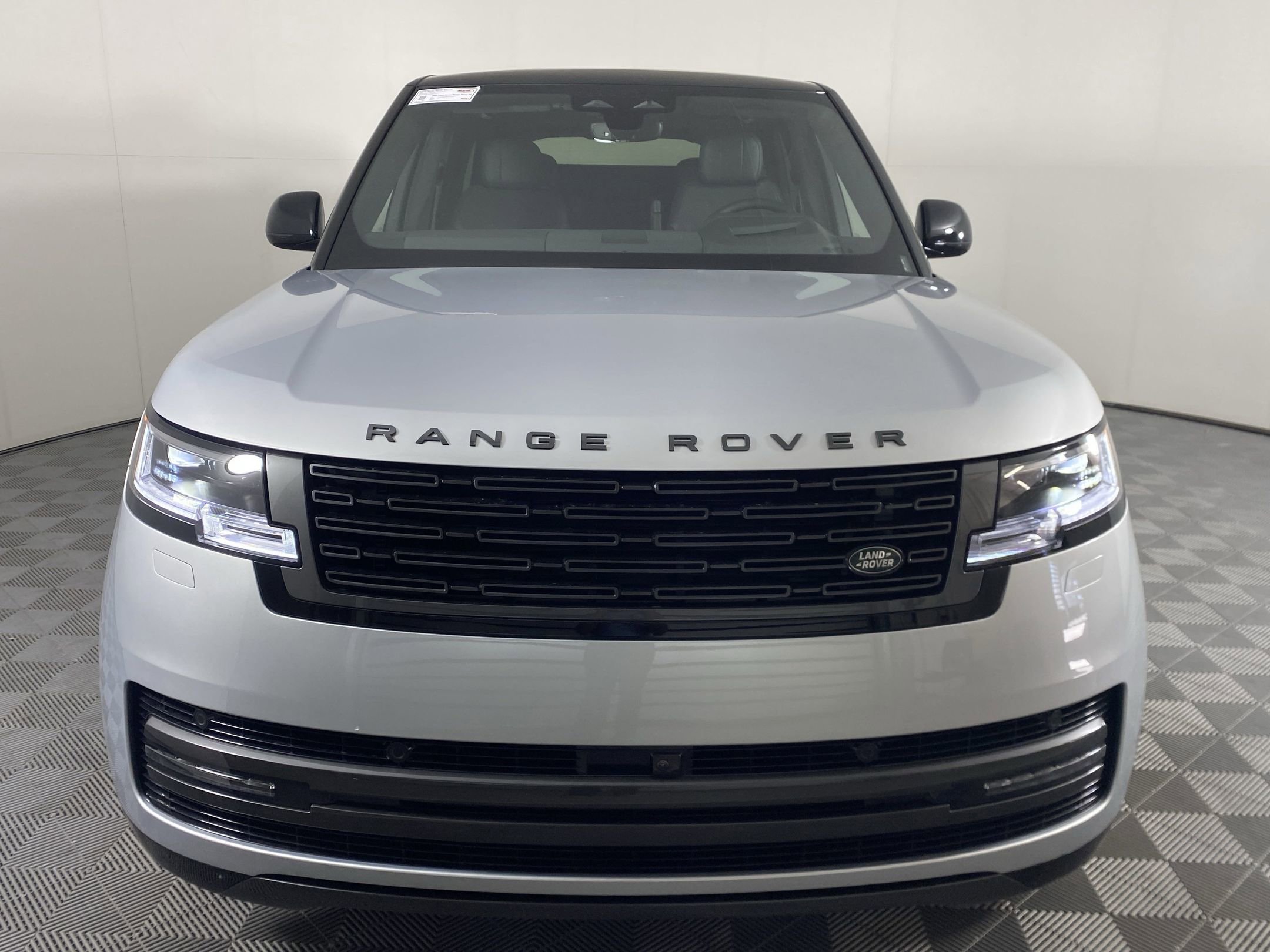 New 2025 Land Rover Range Rover SE image 4