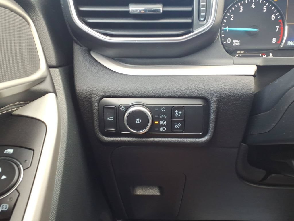 Used 2024 Ford Explorer XLT w/ Equipment Group 202A AWD/4WD image 16