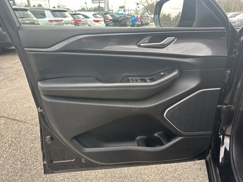 Used 2022 Jeep Grand Cherokee L Laredo image 15