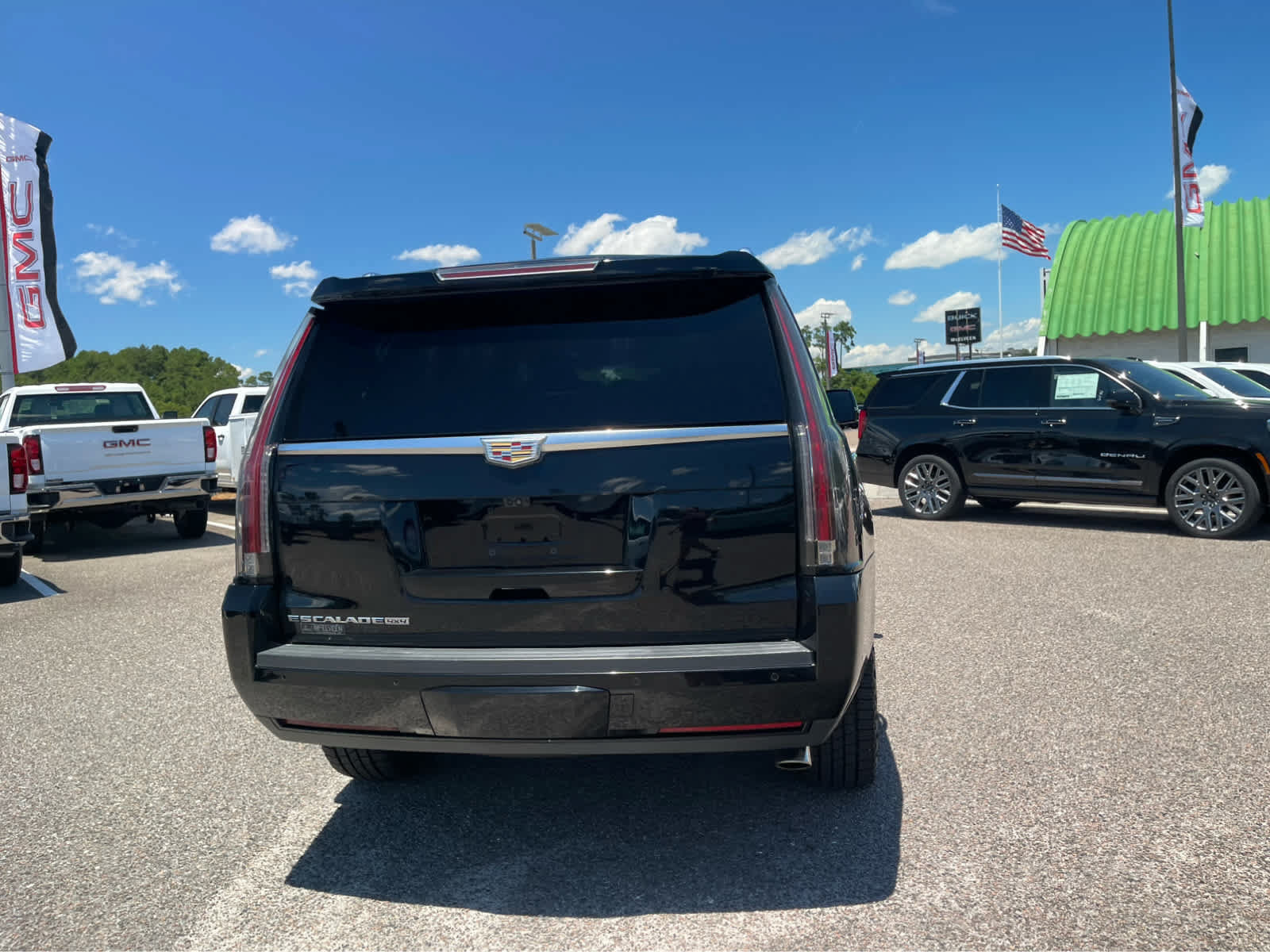 Used 2017 Cadillac Escalade Premium Luxury AWD/4WD image 12
