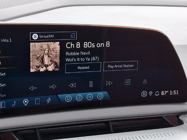 Certified 2025 Cadillac Optiq Luxury 2 AWD/4WD image 16