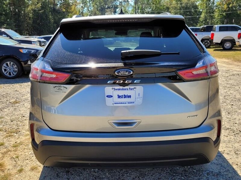 New 2024 Ford Edge SE image 9