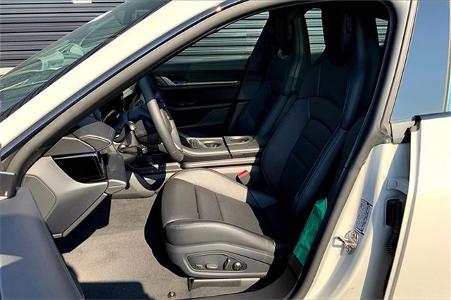 New 2025 Porsche Taycan image 5