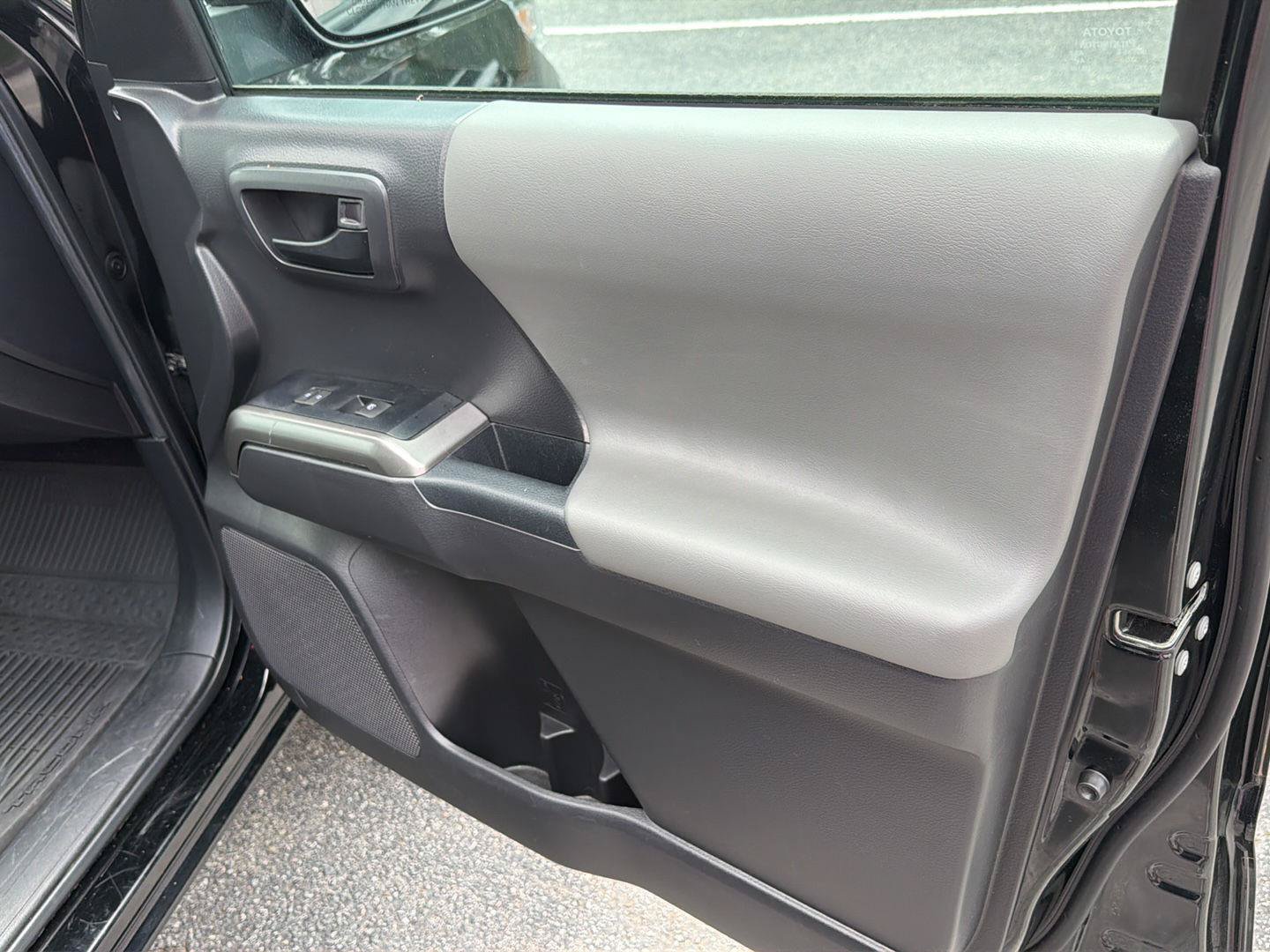 Used 2022 Toyota Tacoma SR5 RWD image 14