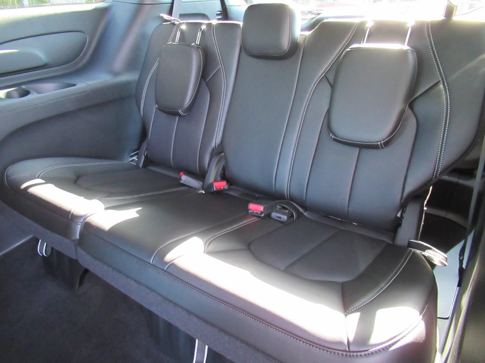 New 2027 Chrysler Pacifica Select FWD image 33