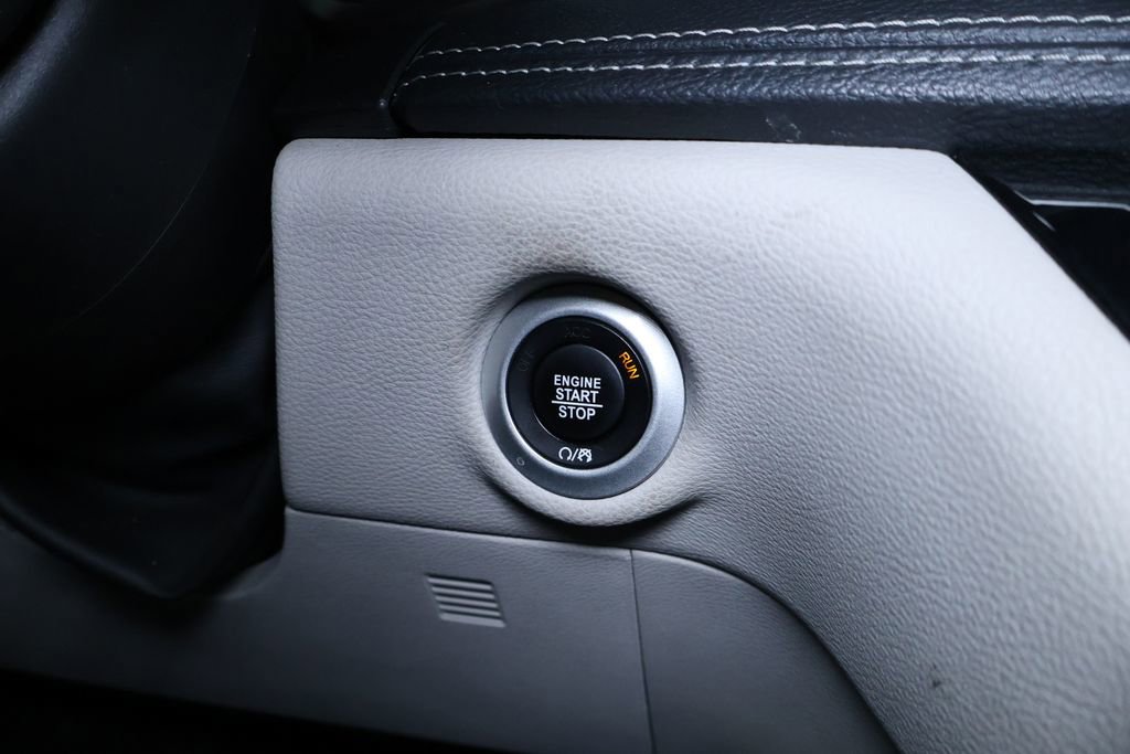 Used 2023 Chrysler Pacifica Touring-L image 26