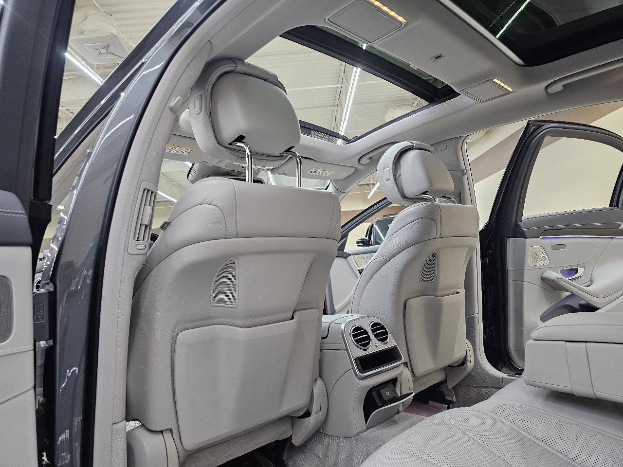 Used 2017 Mercedes-Benz S 550 Sedan image 28