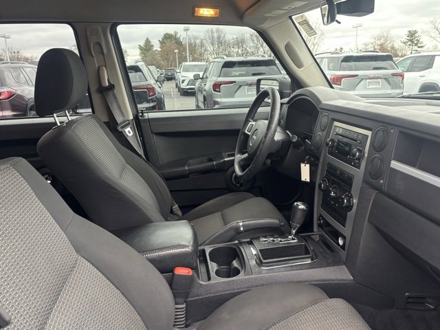 Used 2009 Jeep Commander Sport image 14