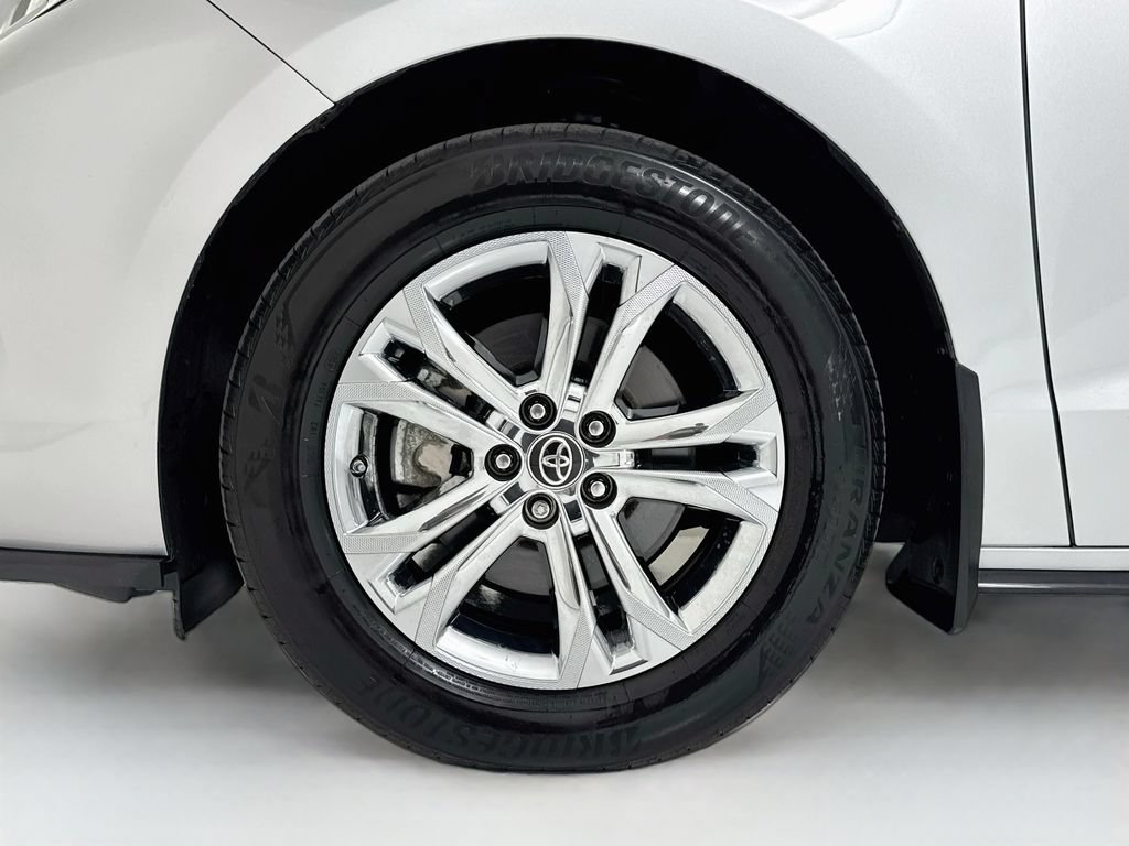 Used 2023 Toyota Sienna XSE AWD/4WD image 34