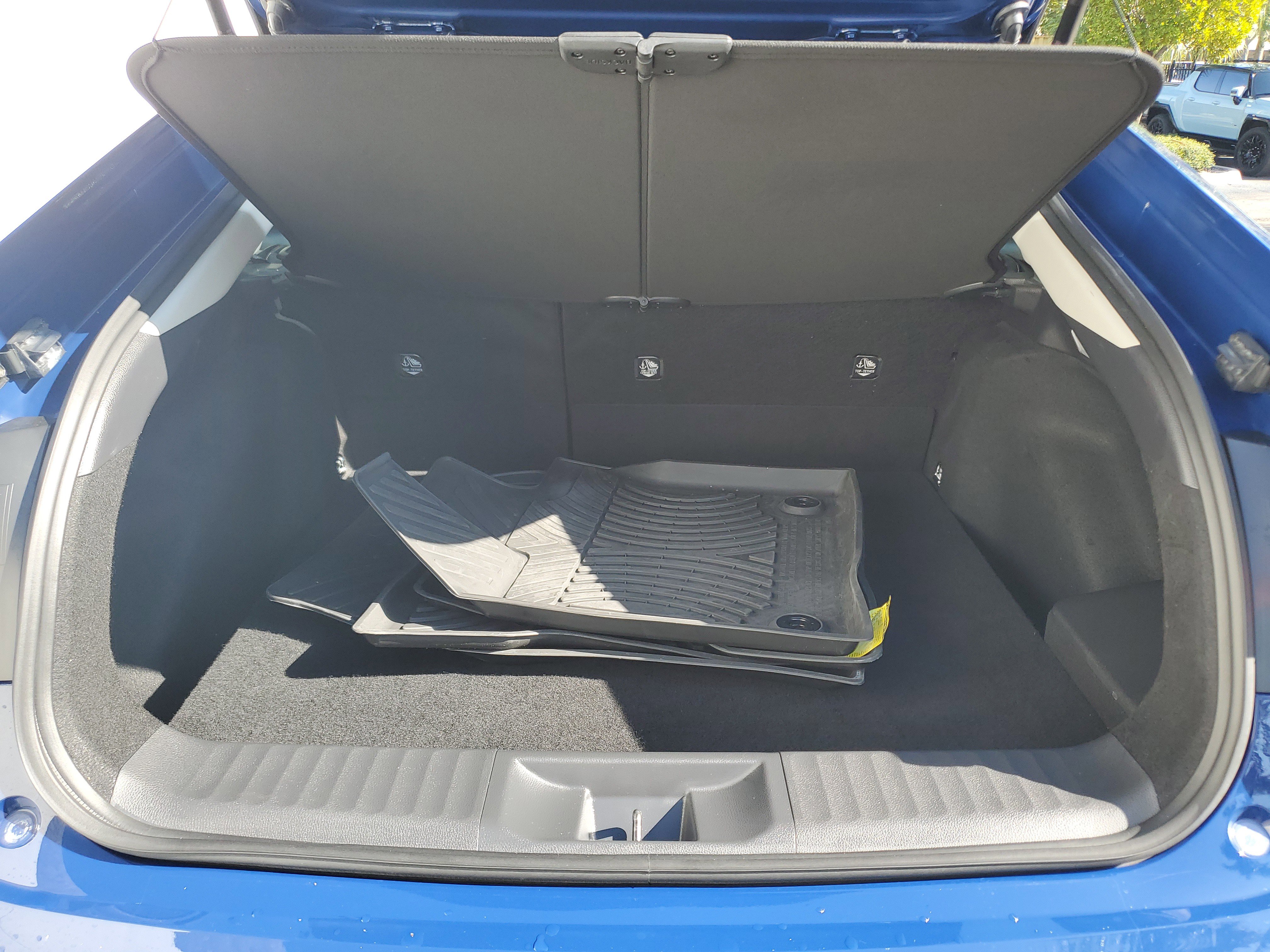 Used 2025 Toyota Prius XLE image 8