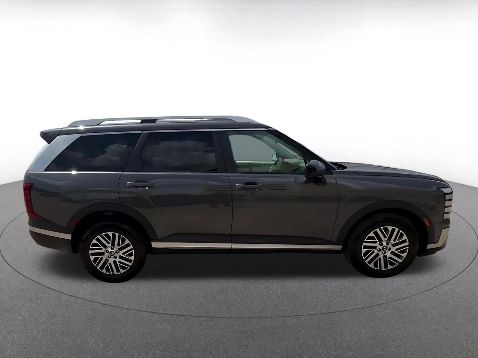 Used 2026 Hyundai Palisade SEL FWD image 16