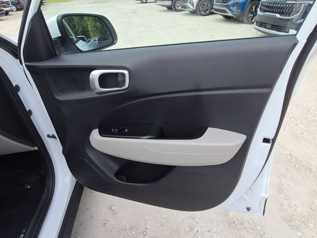 Used 2025 Hyundai Venue SEL FWD image 29