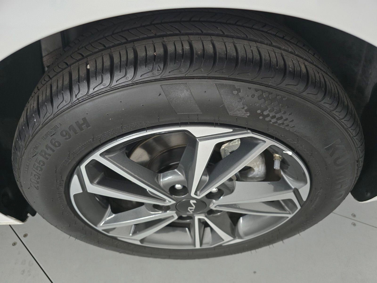 Used 2024 Kia Forte LXS w/ LXS Technology Package image 11